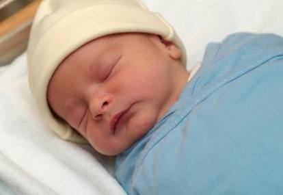 http://www.linggapos.com/wp-content/uploads/2012/09/bayi-baru-lahir-depan-baby.more4kids.jpg