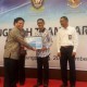 KPU LINGGA PERINGKAT KE-2 ANUGERAH TRANSPARANSI AWARD 2017 SE-KEPRI